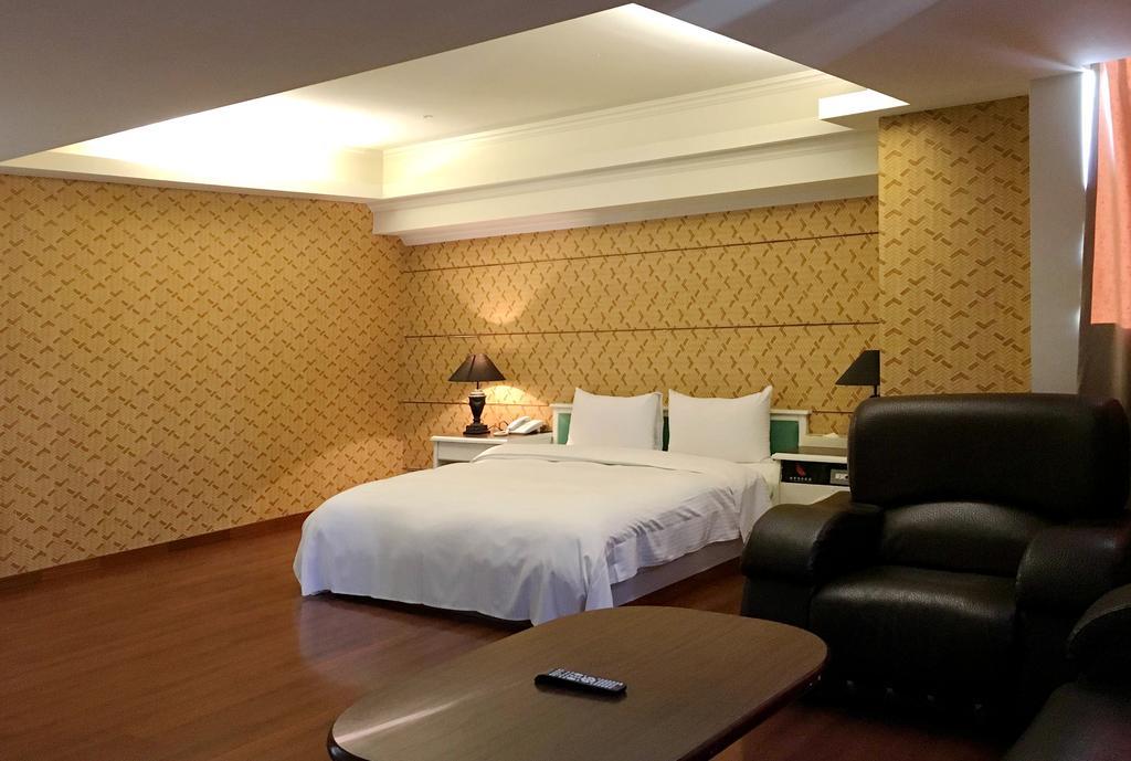 Zaw Jung Business Hotel Тайчжун Экстерьер фото