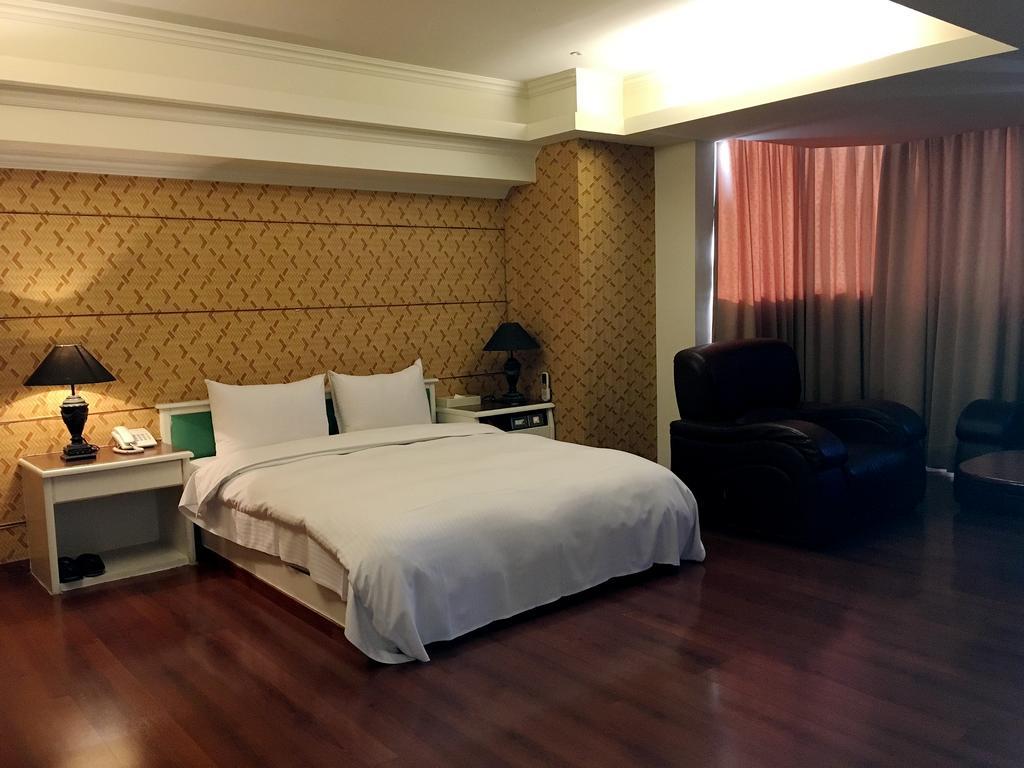 Zaw Jung Business Hotel Тайчжун Экстерьер фото