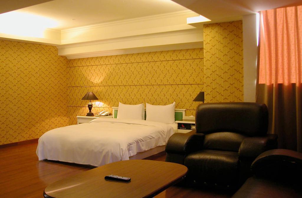 Zaw Jung Business Hotel Тайчжун Экстерьер фото